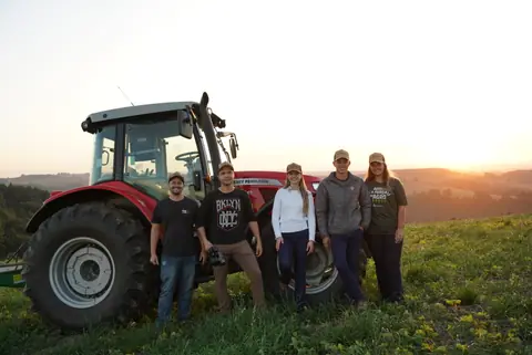 Fim de tarde, diária no campo