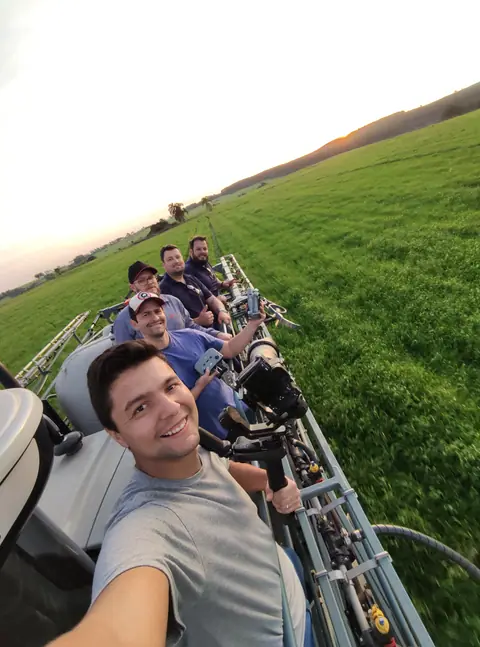 Equipe no campo