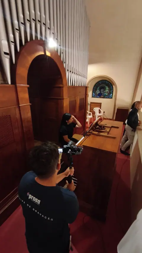 Slider dentro da igreja